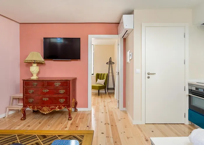 Joivy Flats Next To Rossio Square And Main Lisbon Attractions